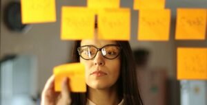 pensamiento-crítico-hrtools-toma-decisiones-éxito-poder